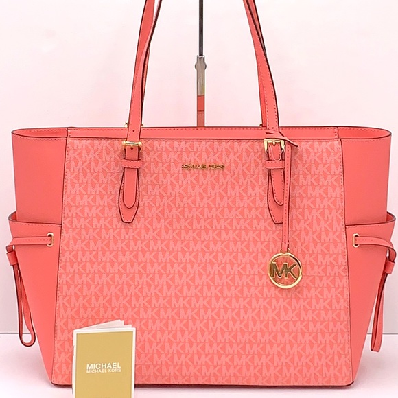 MICHAEL KORS GILLY LARGE DRAWSTRING TRAVEL TOTE GRAPEFRUIT SIGNATURE - Picture 2 of 16
